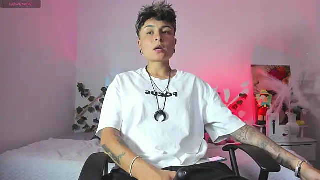 ZuryRamirez  online show from 03-20-25, 08:08