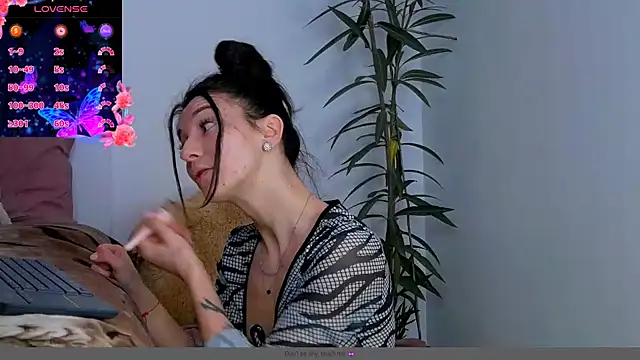 Snapshot of tayakayan chatting on 12-15-24, 02:52 tayakayan online show from 12-15-24, 02:52