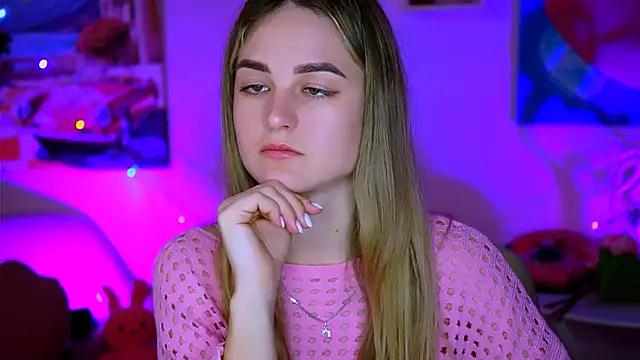 Snapshot of DeboraLarson chatting on 02-15-25, 04:25 DeboraLarson online show from 02-15-25, 04:25