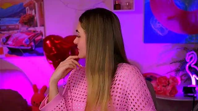 Snapshot of DeboraLarson chatting on 02-22-25, 06:39 DeboraLarson online show from 02-22-25, 06:39