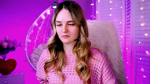 Snapshot of DeboraLarson chatting on 02-25-25, 09:46 DeboraLarson online show from 02-25-25, 09:46