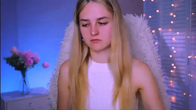 Snapshot of DeboraLarson chatting on 10-03-25, 07:05 DeboraLarson online show from 10-03-25, 07:05