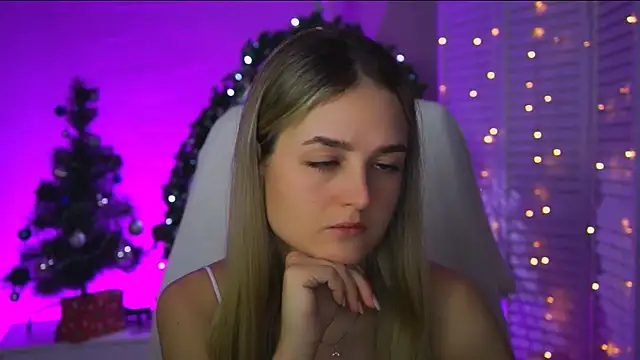 Snapshot of DeboraLarson chatting on 12-16-25, 03:33 DeboraLarson online show from 12-16-25, 03:33