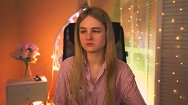 Snapshot of DeboraLarson chatting on 03-05-26, 03:24 DeboraLarson online show from 03-05-26, 03:24