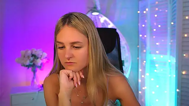 Snapshot of DeboraLarson chatting on 03-27-26, 03:12 DeboraLarson online show from 03-27-26, 03:12