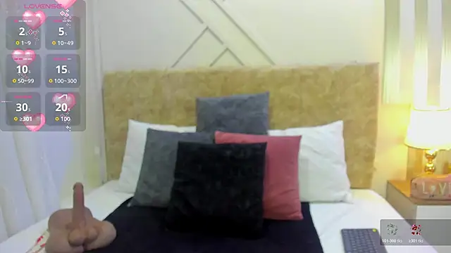 ashley  foxx  online show from 10-30-25, 02:51