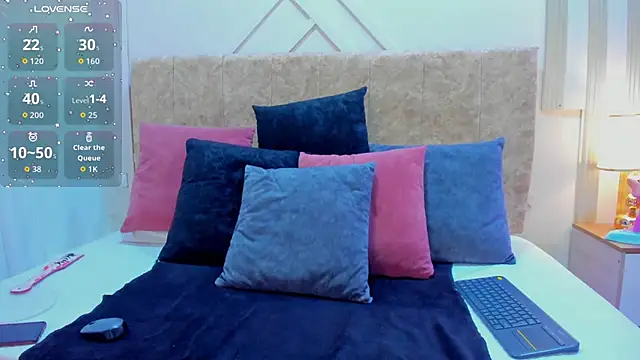 ashley  foxx  online show from 11-08-25, 02:06