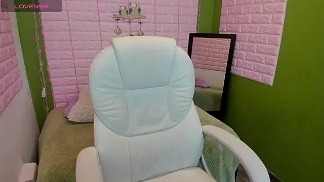 Snapshot of Bonnieshyy chatting on 01-11-25, 04:57 Bonnieshyy online show from 01-11-25, 04:57