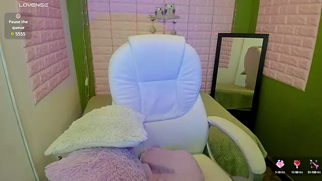 Snapshot of Bonnieshyy chatting on 01-17-25, 01:56 Bonnieshyy online show from 01-17-25, 01:56