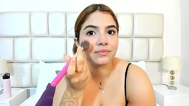 Snapshot of CortanaAdamss chatting on 09-10-25, 11:10 CortanaAdamss online show from 09-10-25, 11:10