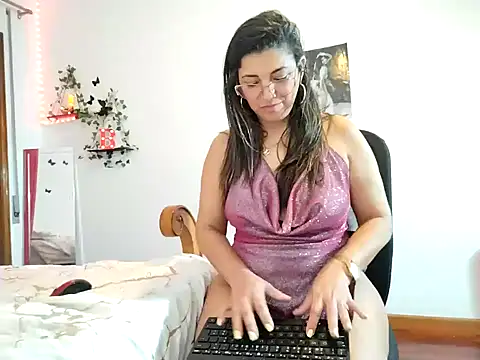 Snapshot of Julie_Boronat26 chatting on 01-10-25, 12:15 Julie Boronat26 online show from 01-10-25, 12:15