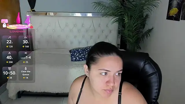 candiapole online show from 10-19-25, 12:50