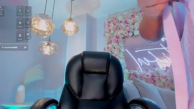 Snapshot of GabriellaLee chatting on 03-20-25, 06:19 GabriellaLee online show from 03-20-25, 06:19