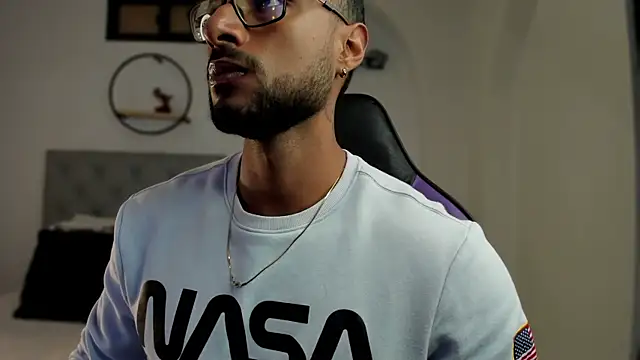 LiamGarcia1 online show from 02-03-25, 12:25