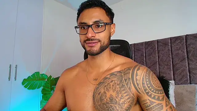 LiamGarcia1 online show from 10-03-25, 04:04