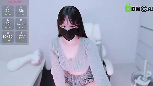 Snapshot of whitelee2 chatting on 09-24-25, 12:30 whitelee2 online show from 09-24-25, 12:30