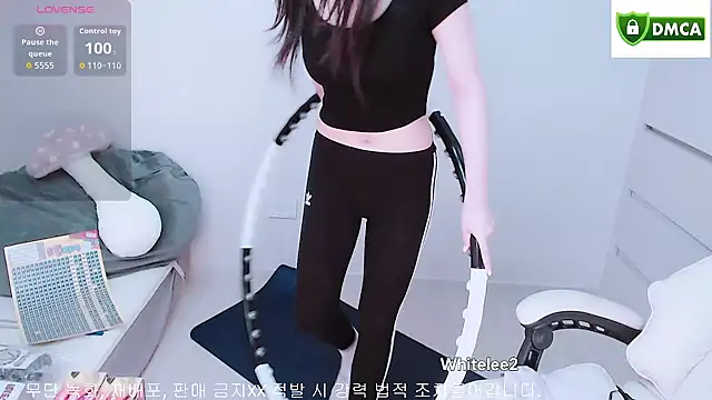 Snapshot of whitelee2 chatting on 10-26-25, 12:22 whitelee2 online show from 10-26-25, 12:22