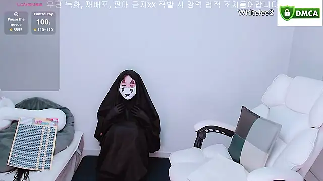 Snapshot of whitelee2 chatting on 10-30-25, 12:39 whitelee2 online show from 10-30-25, 12:39