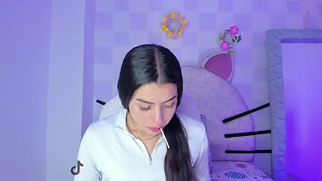 nattaly adams online show from 10-01-25, 07:42