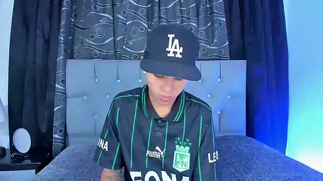 Snapshot of nova_sex01 chatting on 01-15-25, 04:15 nova sex01 online show from 01-15-25, 04:15