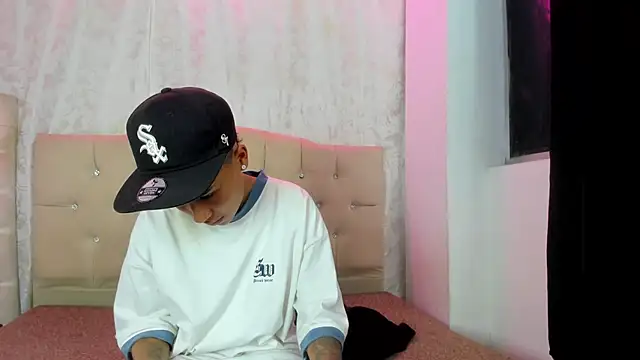 Snapshot of nova_sex01 chatting on 11-20-25, 05:29 nova sex01 online show from 11-20-25, 05:29