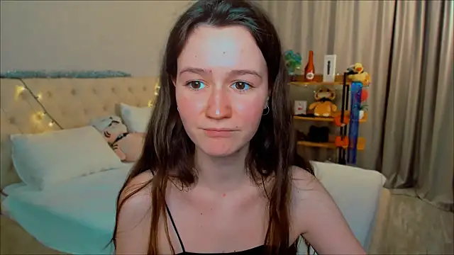 Snapshot of ameli_moon chatting on 12-20-24, 02:38 ameli moon online show from 12-20-24, 02:38