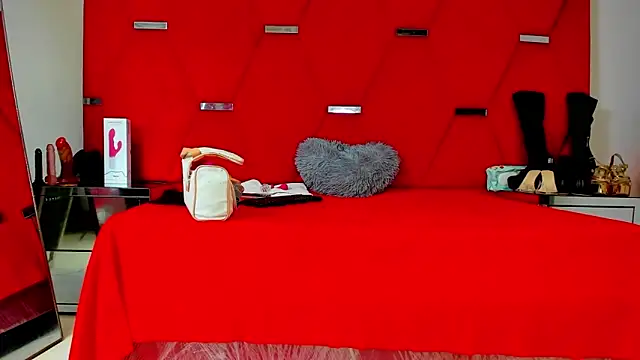 Snapshot of AmiraDulcee chatting on 12-01-25, 04:01 AmiraDulcee online show from 12-01-25, 04:01