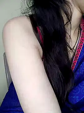 Snapshot of Fair-magic-woman chatting on 12-21-24, 01:36 Fair-magic-woman online show from 12-21-24, 01:36