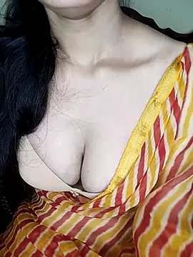 Snapshot of Fair-magic-woman chatting on 09-17-25, 06:20 Fair-magic-woman online show from 09-17-25, 06:20