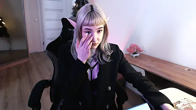 Snapshot of Princess_Shy___ chatting on 02-10-25, 01:22 Princess Shy    online show from 02-10-25, 01:22