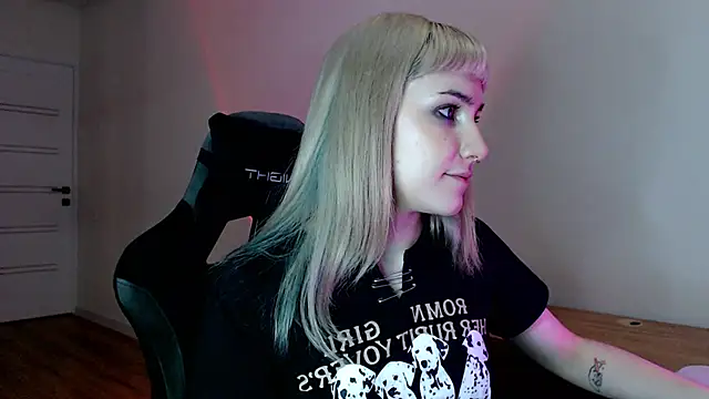 Snapshot of Princess_Shy___ chatting on 02-19-25, 07:38 Princess Shy    online show from 02-19-25, 07:38