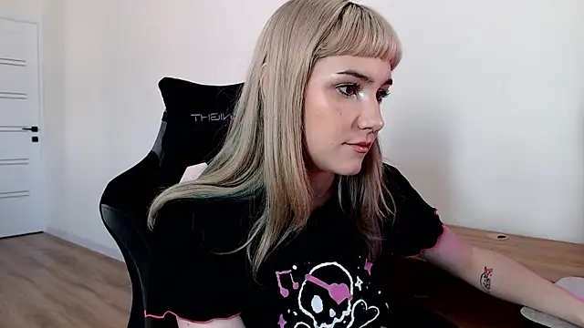 Snapshot of Princess_Shy___ chatting on 02-21-25, 12:39 Princess Shy    online show from 02-21-25, 12:39