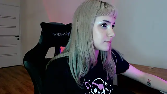 Snapshot of Princess_Shy___ chatting on 02-21-25, 03:43 Princess Shy    online show from 02-21-25, 03:43