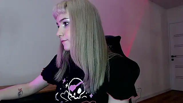 Snapshot of Princess_Shy___ chatting on 02-25-25, 09:35 Princess Shy    online show from 02-25-25, 09:35