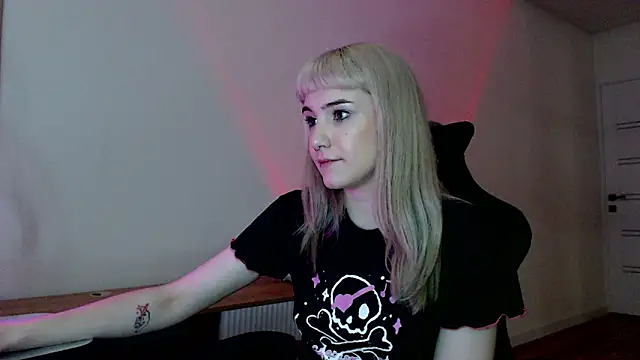 Snapshot of Princess_Shy___ chatting on 02-26-25, 07:16 Princess Shy    online show from 02-26-25, 07:16