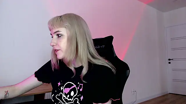 Snapshot of Princess_Shy___ chatting on 03-03-25, 02:15 Princess Shy    online show from 03-03-25, 02:15