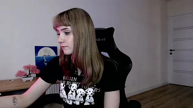 Snapshot of Princess_Shy___ chatting on 03-12-25, 02:34 Princess Shy    online show from 03-12-25, 02:34