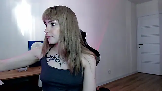 Snapshot of Princess_Shy___ chatting on 03-16-25, 02:55 Princess Shy    online show from 03-16-25, 02:55