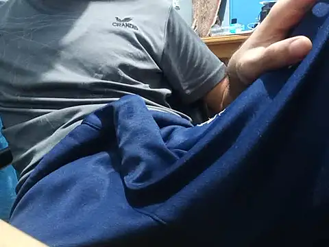 Snapshot of SALLY_OMAR_ chatting on 11-17-25, 11:10 SALLY OMAR online show from 11-17-25, 11:10