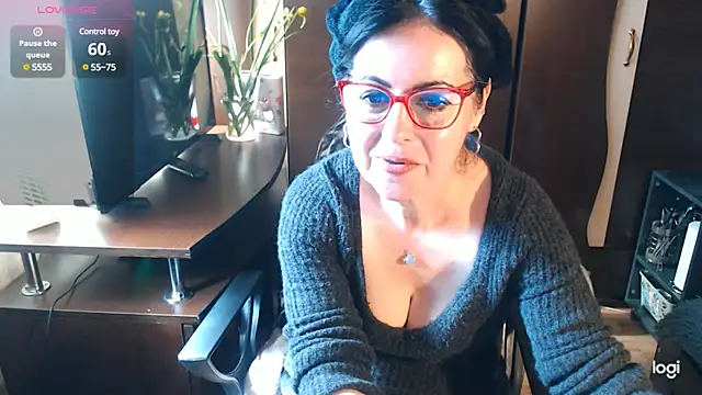 Snapshot of exymilf_ chatting on 03-05-25, 11:38 exymilf online show from 03-05-25, 11:38