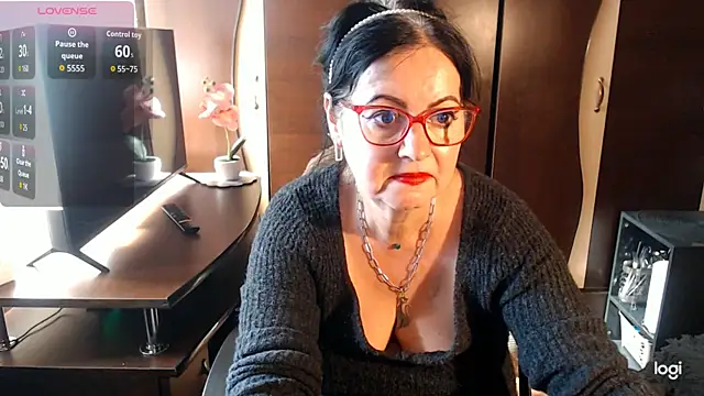 Snapshot of exymilf_ chatting on 10-11-25, 11:42 exymilf online show from 10-11-25, 11:42