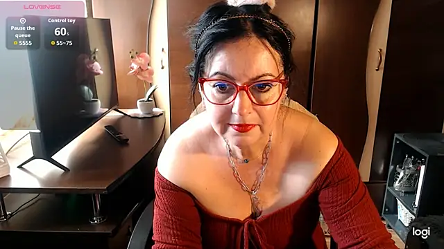 Snapshot of exymilf_ chatting on 10-17-25, 12:08 exymilf online show from 10-17-25, 12:08