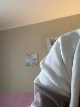 Laura Millf online show from 01-15-25, 10:06