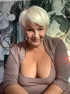 Laura Millf online show from 09-12-25, 02:39