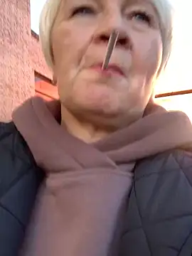 Laura Millf online show from 09-29-25, 01:38