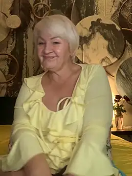 Laura Millf online show from 11-21-25, 04:38