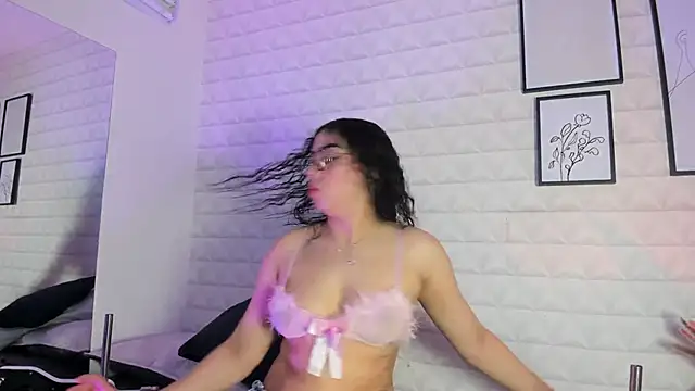 Lizzie-Evans online show from 04-23-26, 12:04