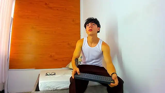 EVAN XOX online show from 12-03-24, 09:45