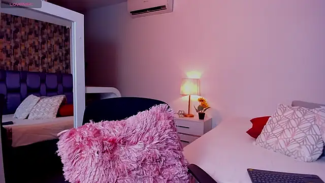 Snapshot of IsabellaAnngel chatting on 02-01-25, 11:58 IsabellaAnngel online show from 02-01-25, 11:58