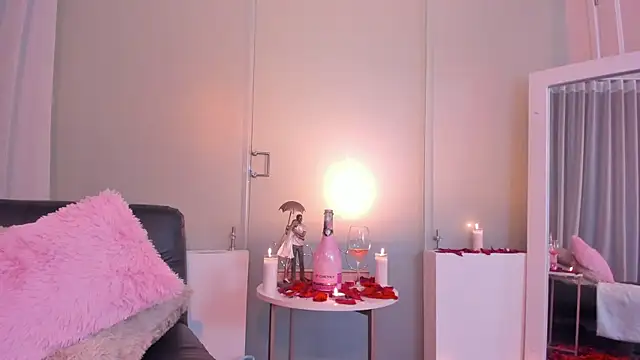 Snapshot of IsabellaAnngel chatting on 02-15-25, 12:59 IsabellaAnngel online show from 02-15-25, 12:59